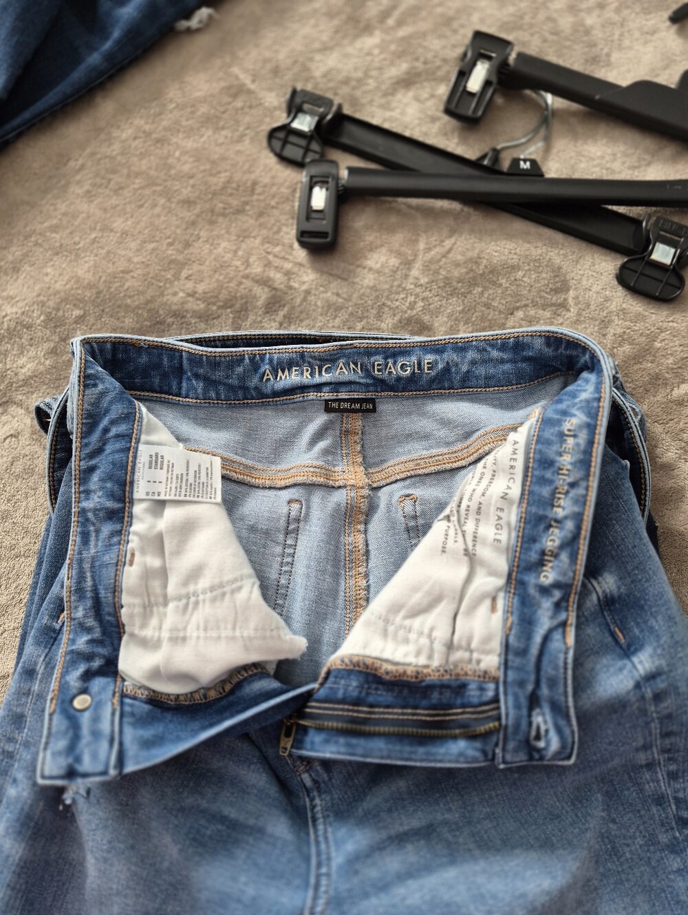 American Eagle High Rise Distressed Jeans - Picture 4 of 5